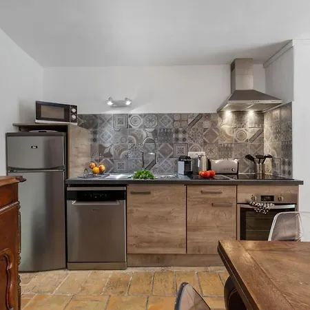 Chateau Hermitage De Combas 4*