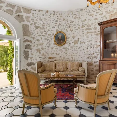 Chateau Hermitage De Combas 4*
