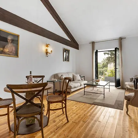 Hotel apartamentowy Chateau Hermitage De Combas Servian