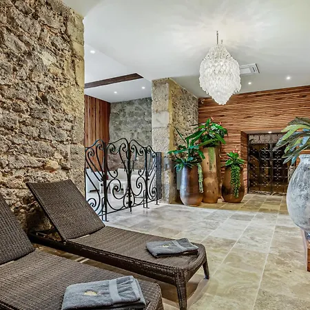Hotel apartamentowy Chateau Hermitage De Combas Servian