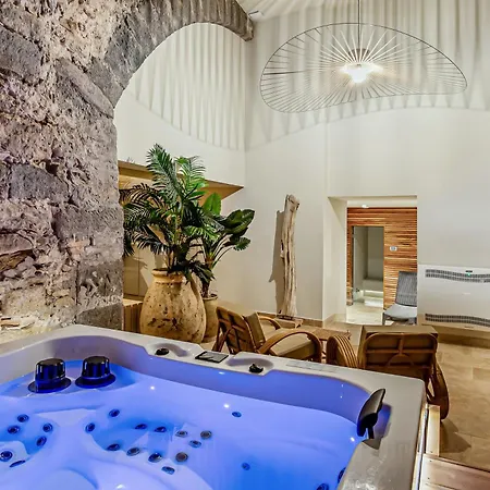 Chateau Hermitage De Combas 4*