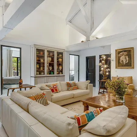 Chateau Hermitage De Combas 4*