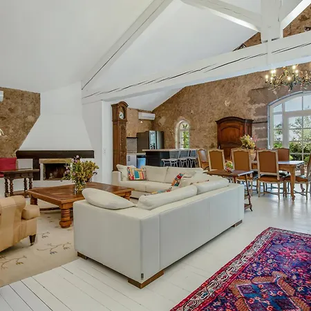 Chateau Hermitage De Combas