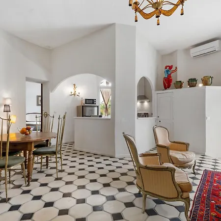 شقة فندقية Chateau Hermitage De Combas 4*