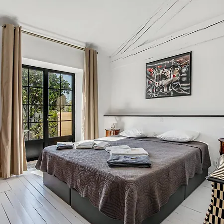 Chateau Hermitage De Combas 4* Servian