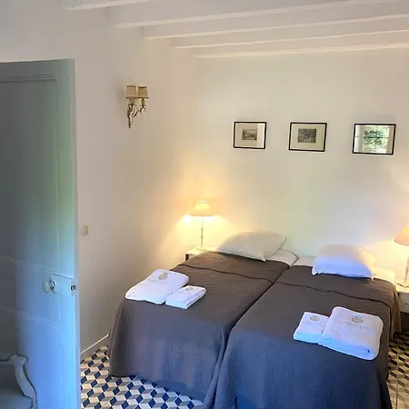 Chateau Hermitage De Combas 4*