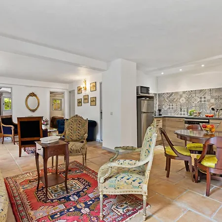 Aparthotel Chateau Hermitage De Combas