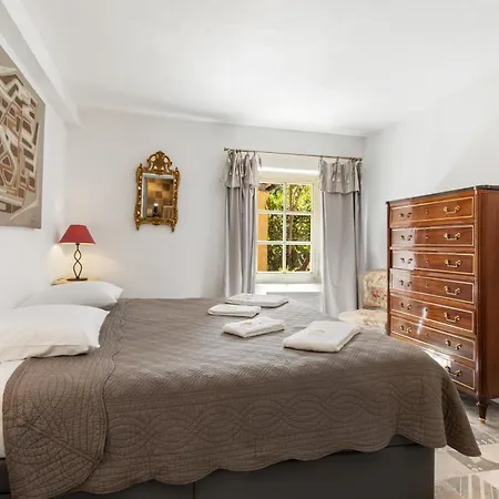 Chateau Hermitage De Combas Hotel apartamentowy