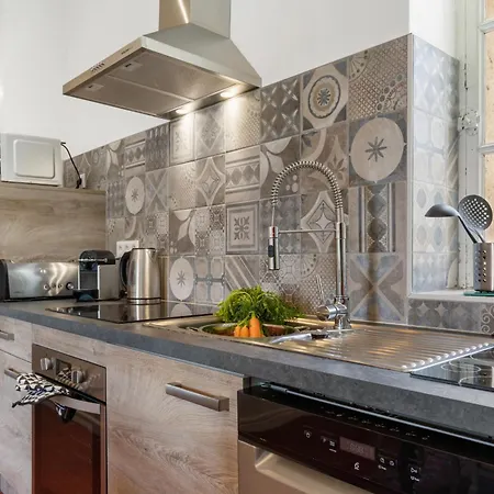 Chateau Hermitage De Combas 4*