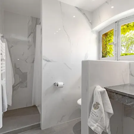 Chateau Hermitage De Combas Aparthotel 4*