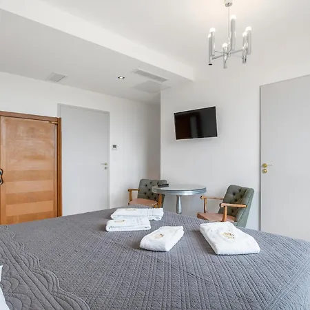 Chateau Hermitage De Combas 4*