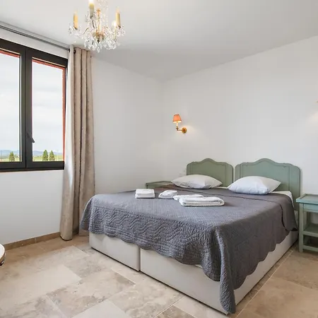 Hotel apartamentowy Chateau Hermitage De Combas