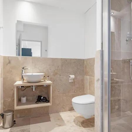 Chateau Hermitage De Combas 4*