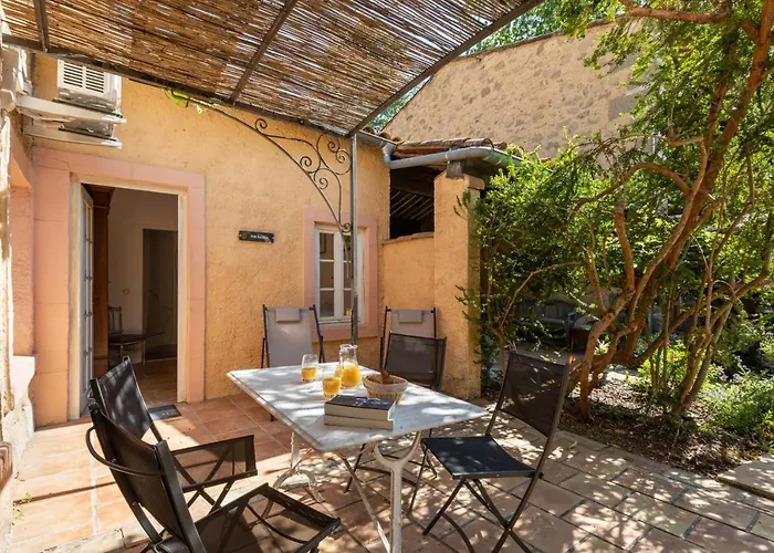 Chateau Hermitage De Combas 4* Servian