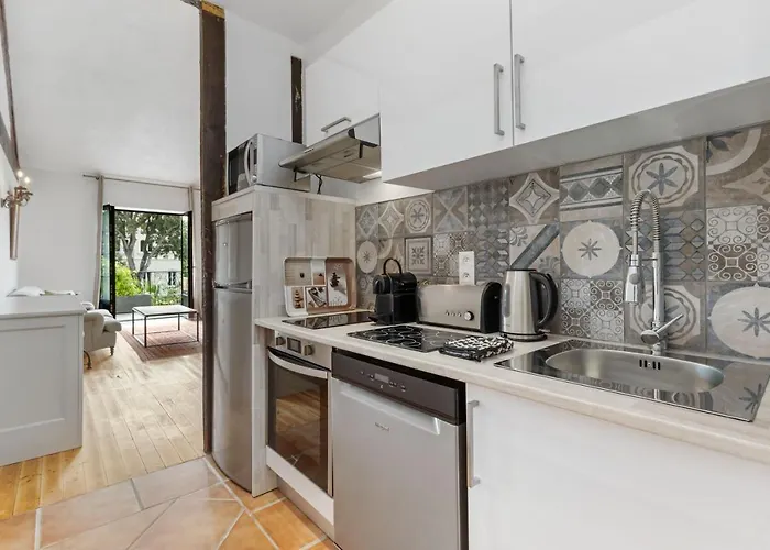 Lägenhetshotell Chateau Hermitage De Combas