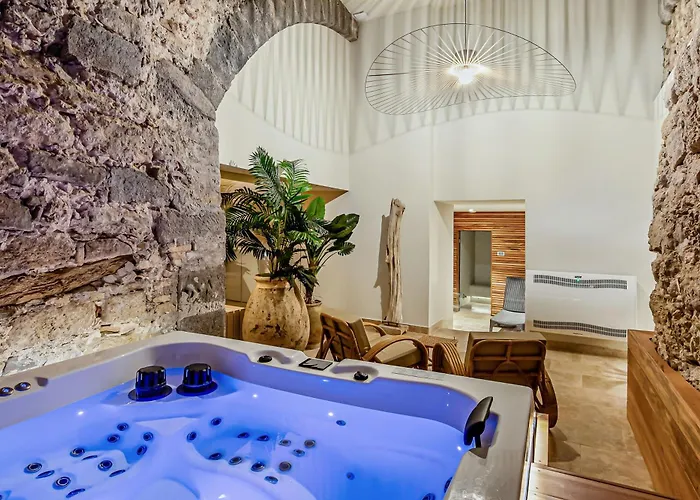 Chateau Hermitage De Combas 4*