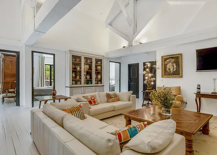 Chateau Hermitage De Combas 4*