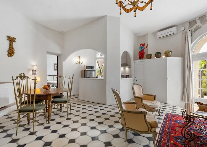 Lägenhetshotell Chateau Hermitage De Combas 4*