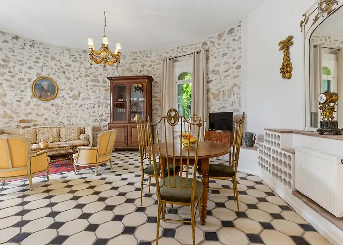 Chateau Hermitage De Combas Lägenhetshotell