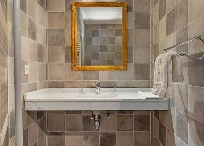 Chateau Hermitage De Combas Lägenhetshotell