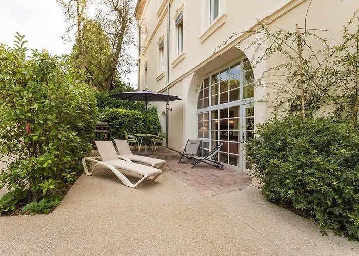 Chateau Hermitage De Combas 4*